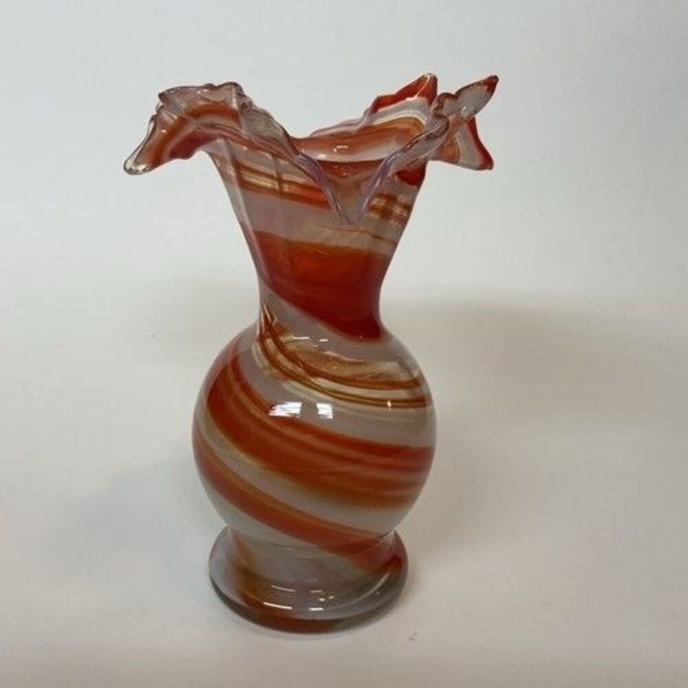 Vintage Smith's Old Timer Hand‎ Blown Swirl Glass Vase w/ Ruffles 6.75"
